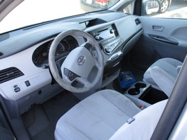 2013 TOYOTA SIENNA LE SILVER 3.5L AT 2WD Z15054
